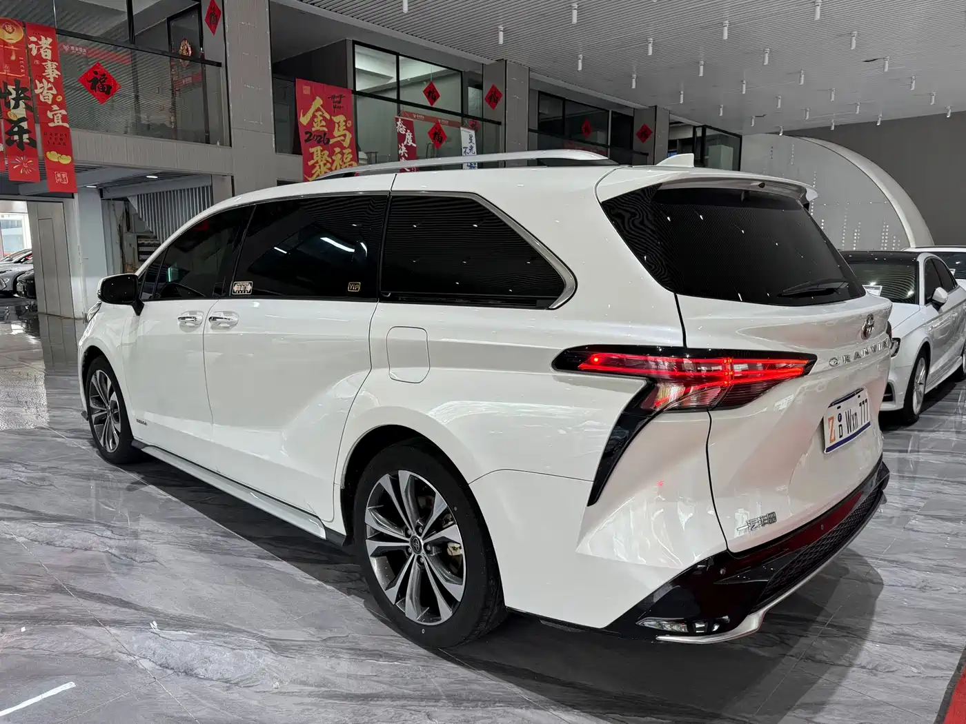 Toyota Granvia 2023 2.5L Hybrid VIP Edition фото 30