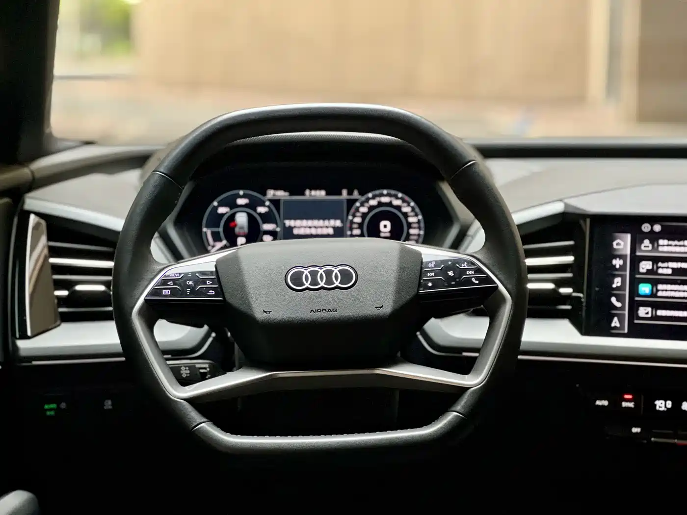 AUDI Q5 E TRON