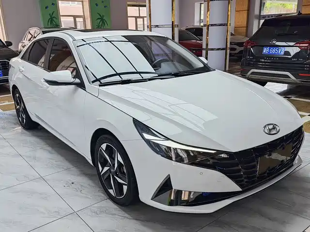 Hyundai Elantra 2022