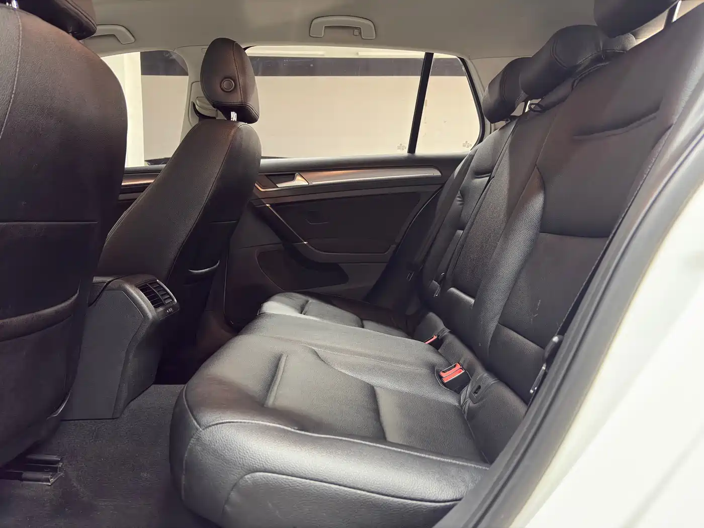 Volkswagen Golf 2017 230TSI Auto Comfort Millionth Anniversary Edition фото 8