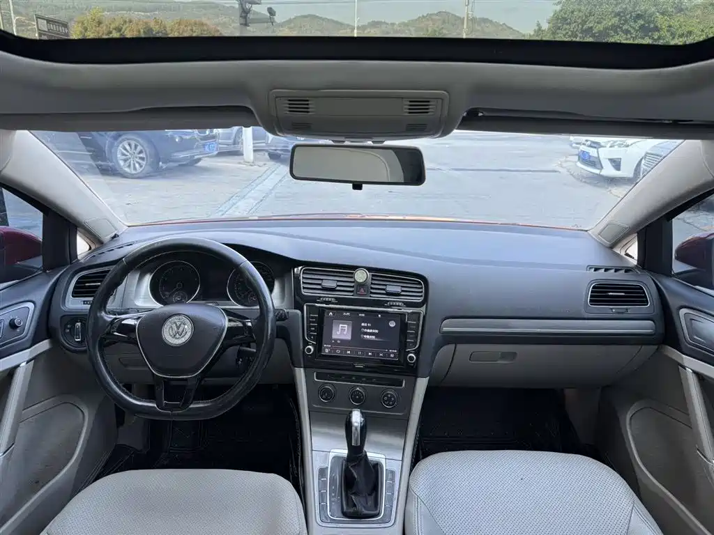 Volkswagen Golf 2015 1.6L Automatic Comfort фото 6