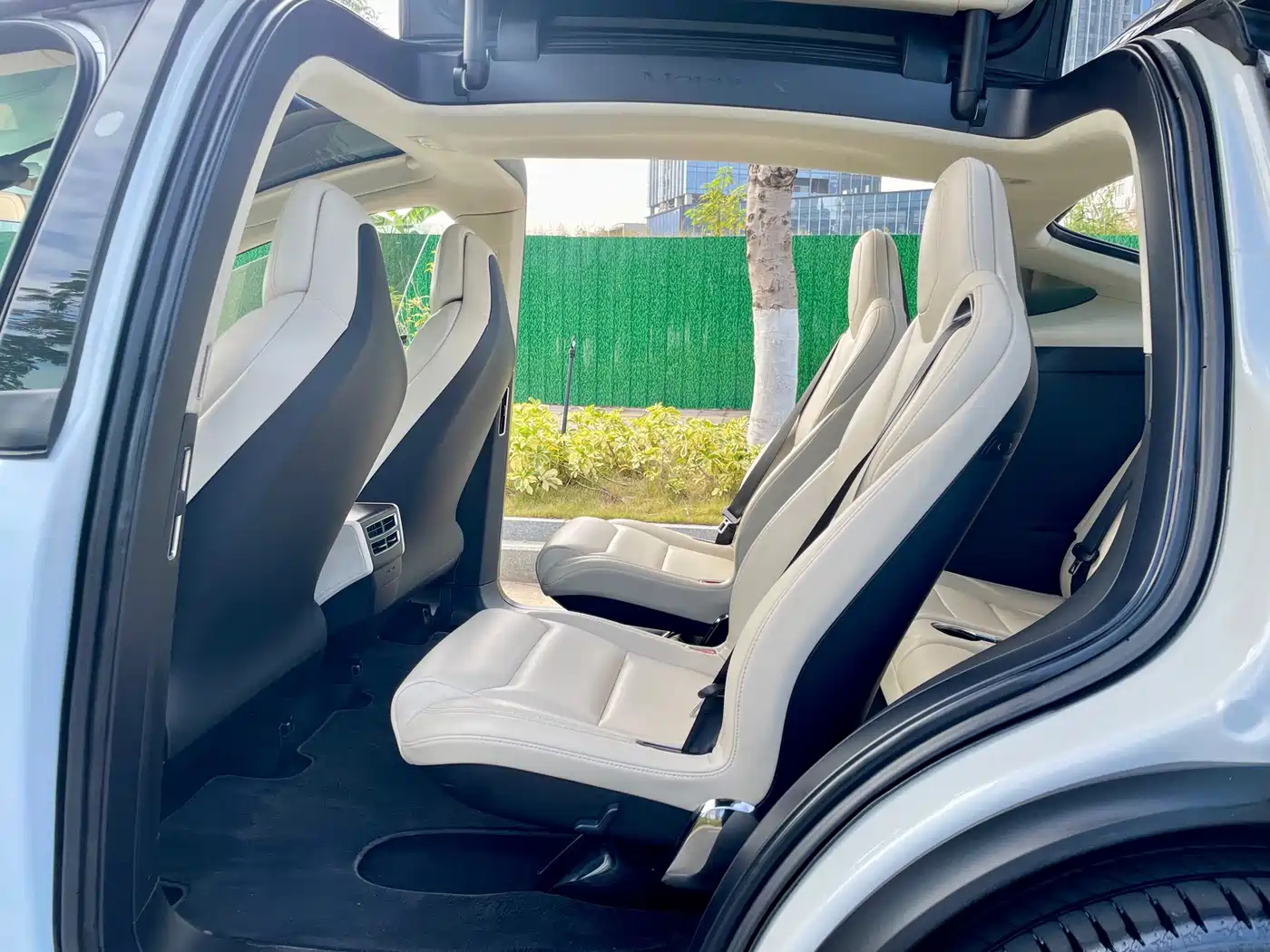 TESLA MODEL X