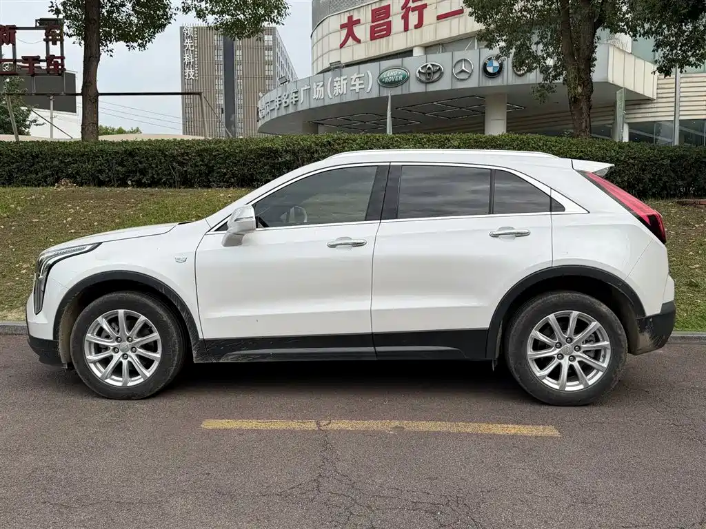 Cadillac XT4 2022 28T FWD Style фото 3