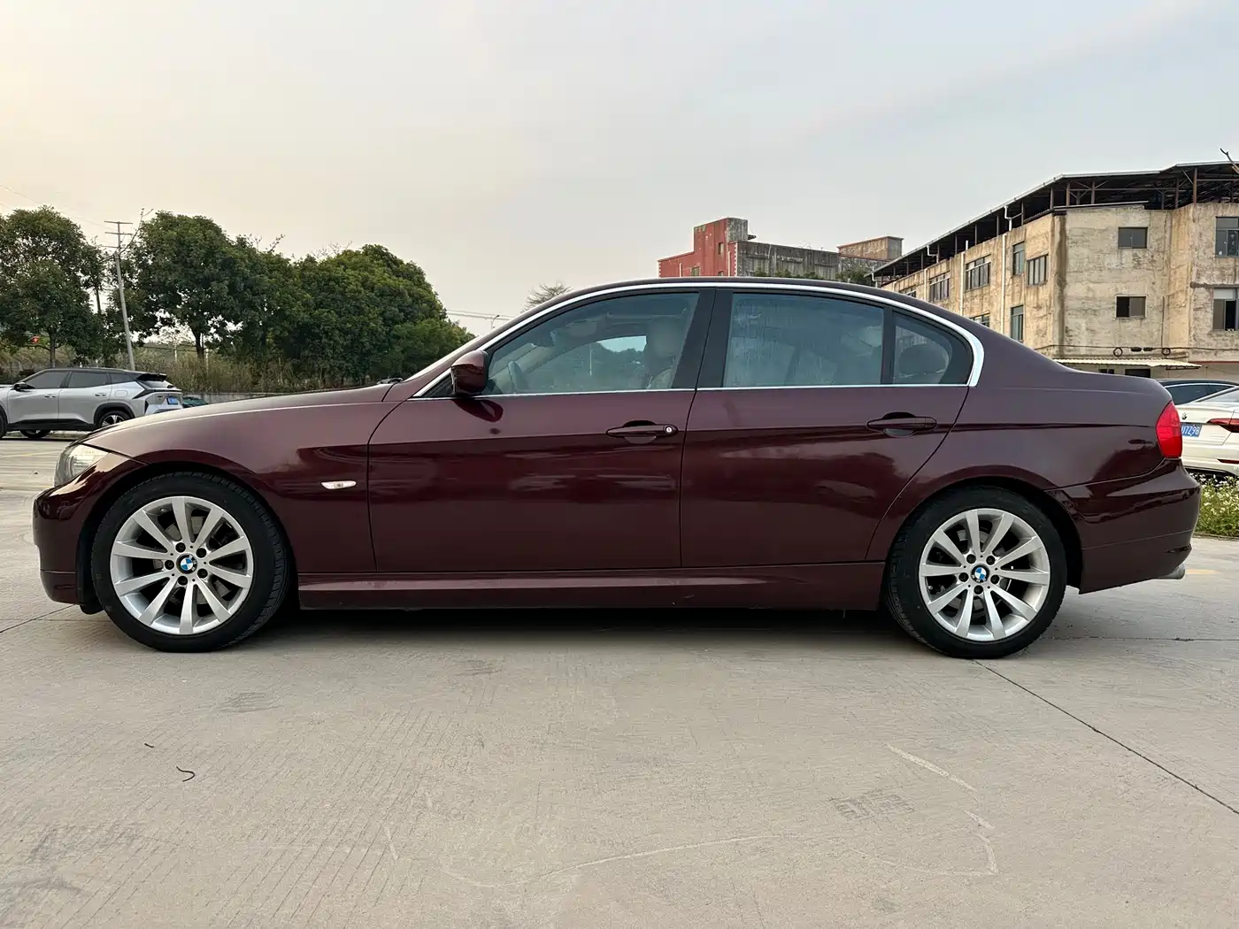 BMW 3 Series (Import) 2010 325i Luxury фото 5