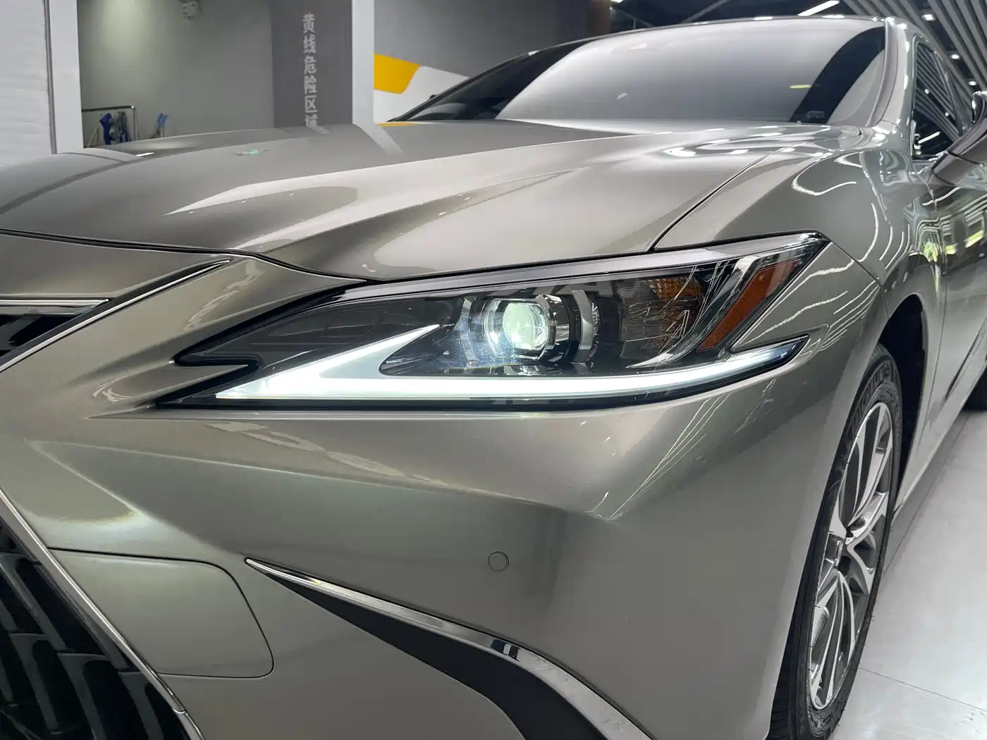 Фото 22 - Lexus ES
