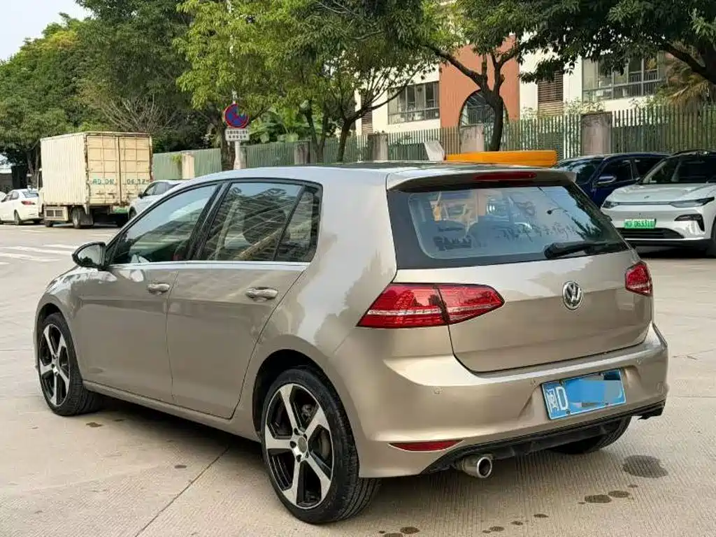 Фото 8 - Volkswagen Golf