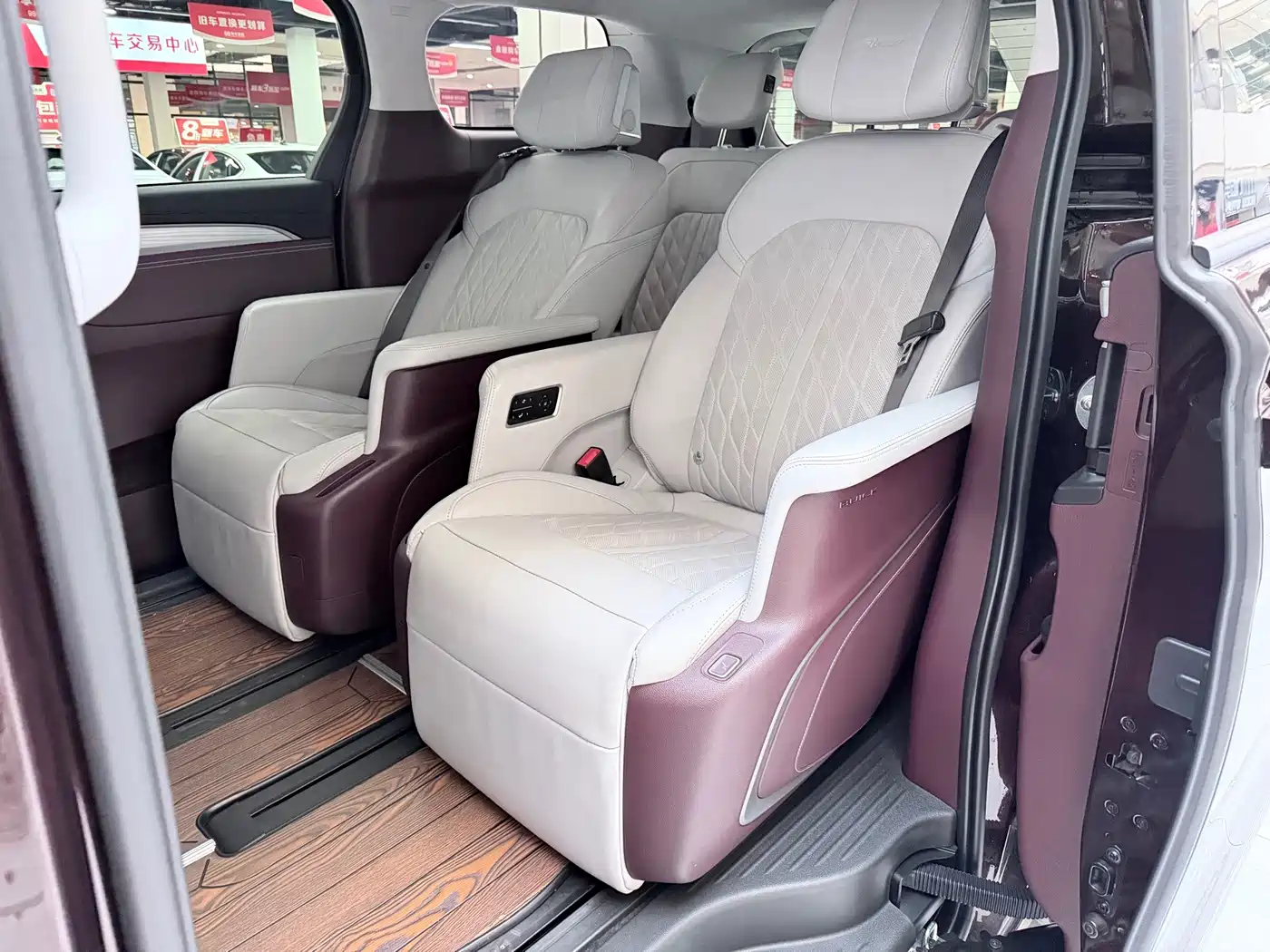 Photo 18 - Buick GL8