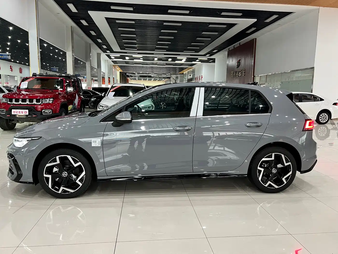 Volkswagen Golf 2025 2025 300TSI R-Line
