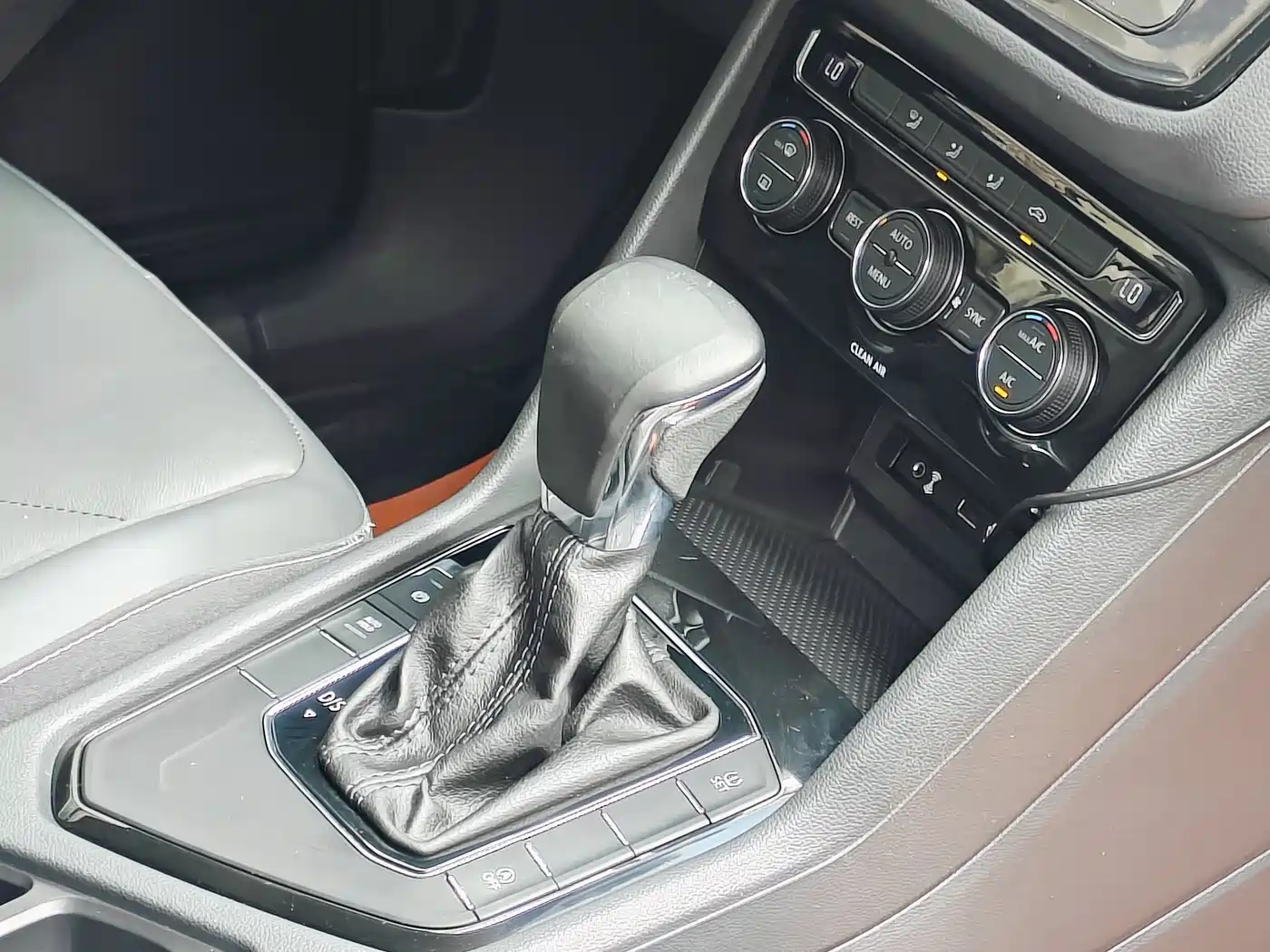 Volkswagen Tiguan L 2017 330TSI Automatic 2WD Comfort Edition фото 19