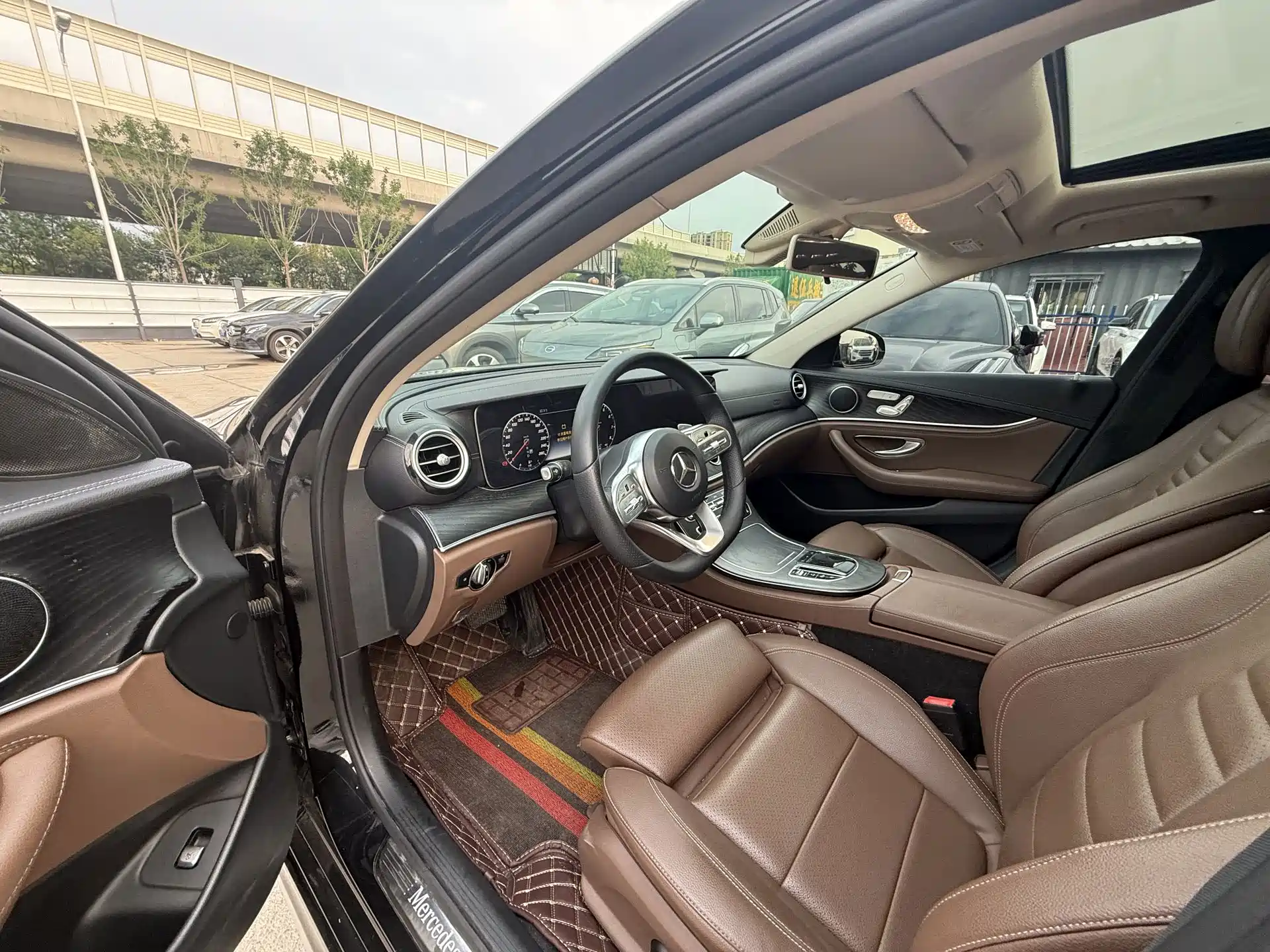 Photo 7 - Mercedes-Benz E-Class