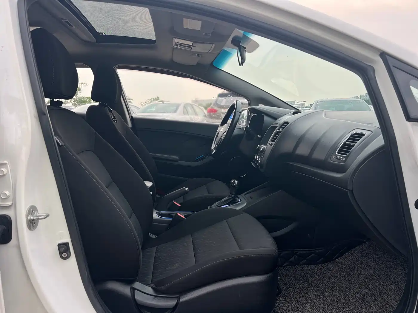 Kia K3 2015 1.6L Automatic GLS фото 7