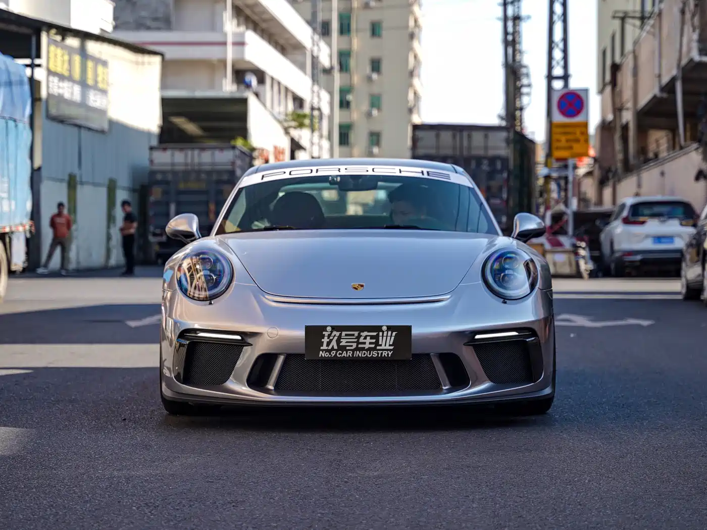 PORSCHE 911