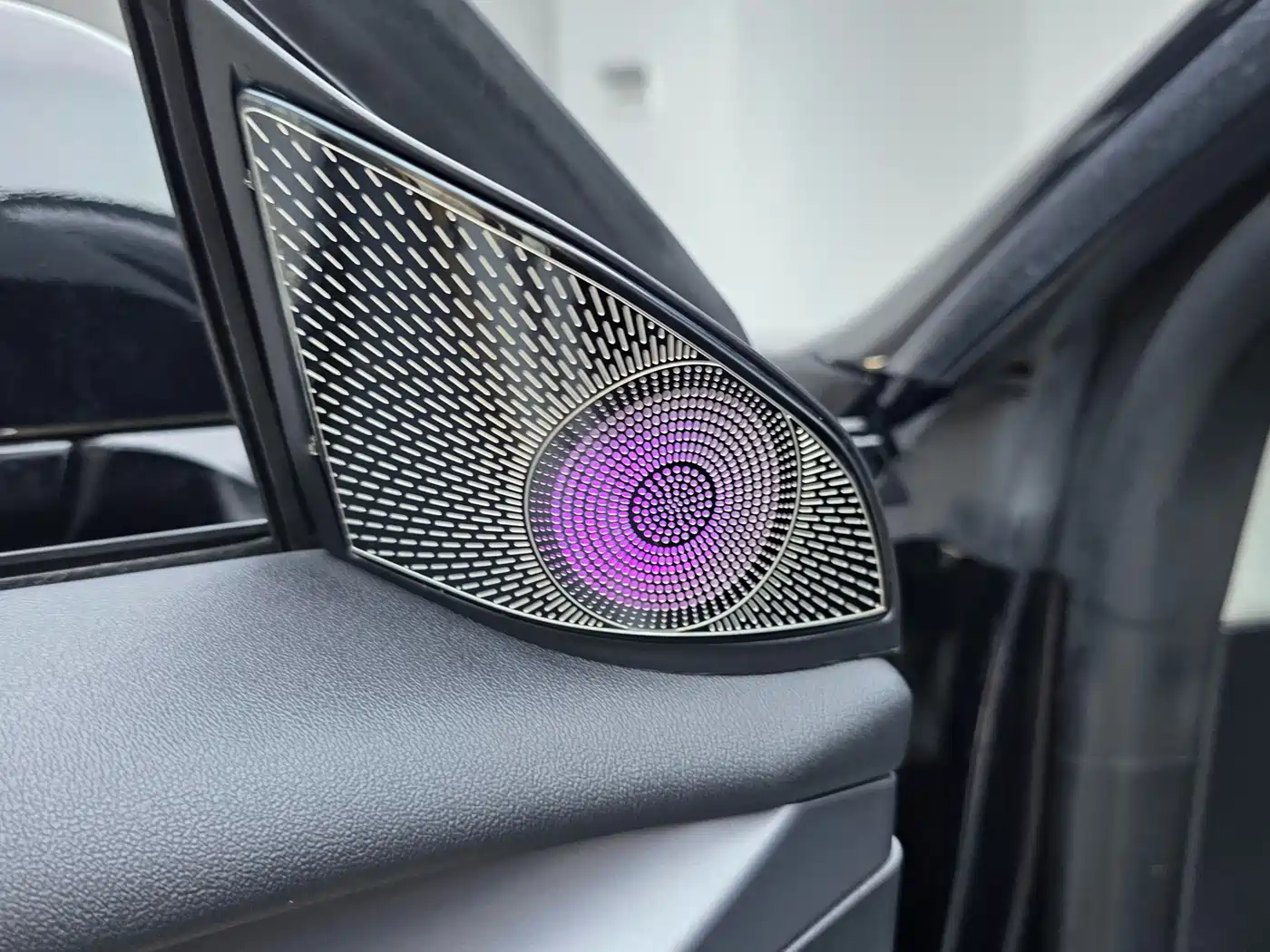 Фото 4 - Tesla Model 3