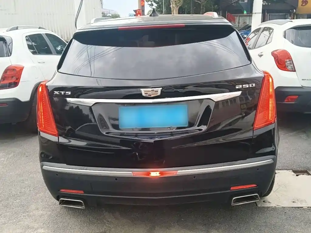 Cadillac XT5 2017 2016 25T Luxury Model