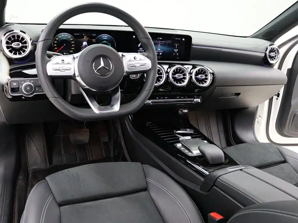 Mercedes-Benz A-Class 2021 A 200 L Sport Sedan Fashion Edition фото 8