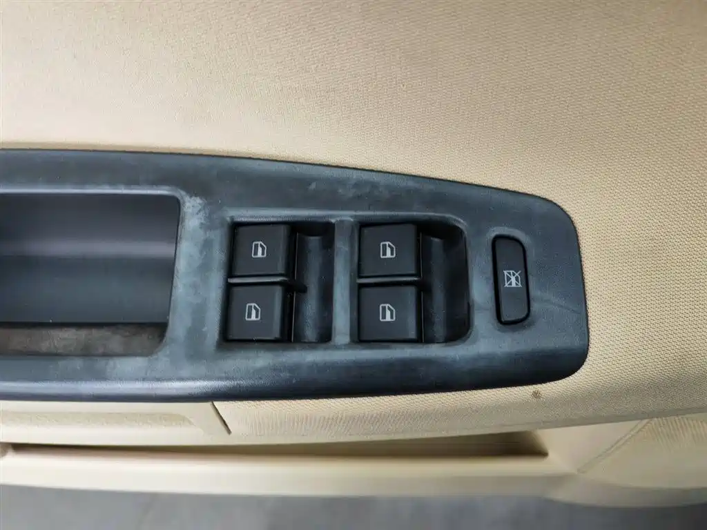 Volkswagen Polo 2007 Model Jinqing 1.4L Automatic Fashion Edition фото 9
