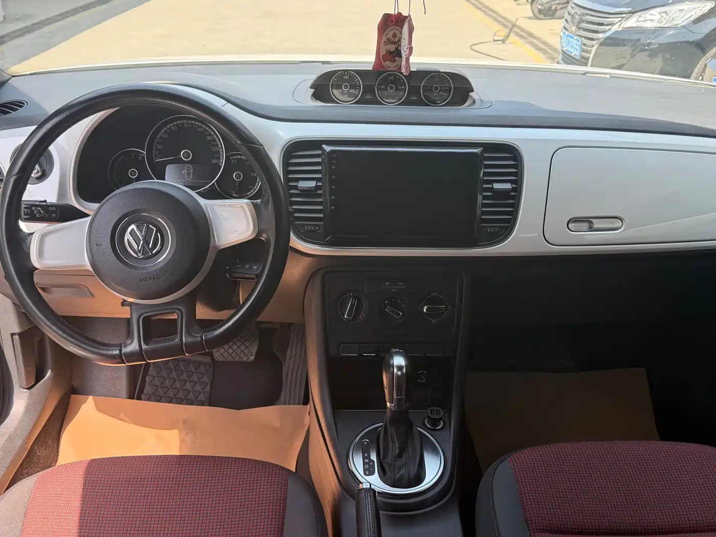 Volkswagen Beetle 2014 1.4TSI Fashion Edition фото 7