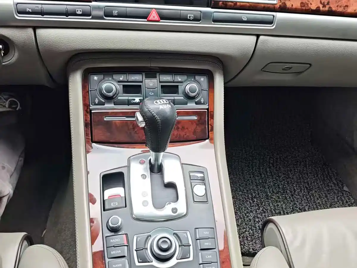 Audi A8 2009 Audi A8L 2.8 FSI Standard фото 12