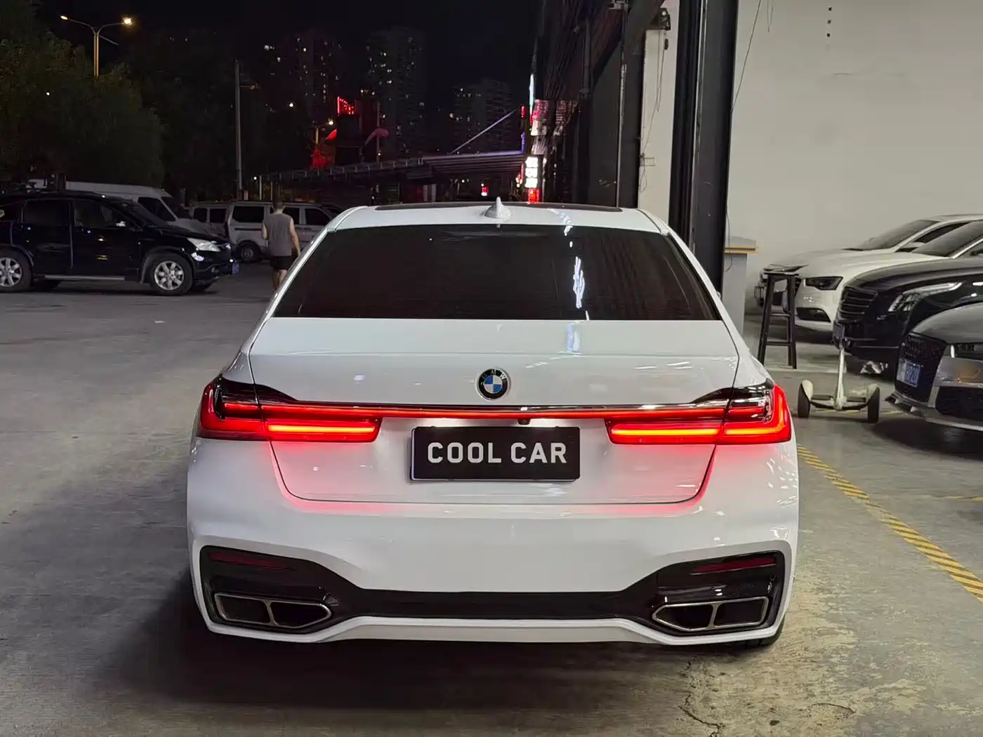 BMW 7 Series 2016 740Li Leading Edition фото 3