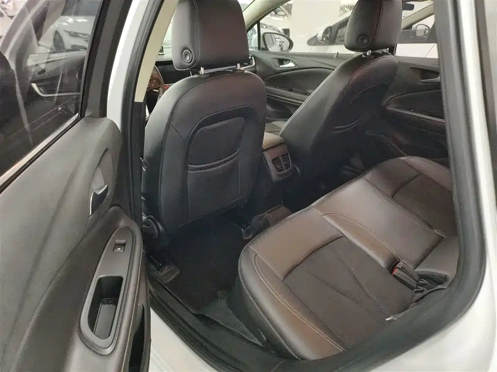 Buick Verano 2020 20T CVT Leading фото 9