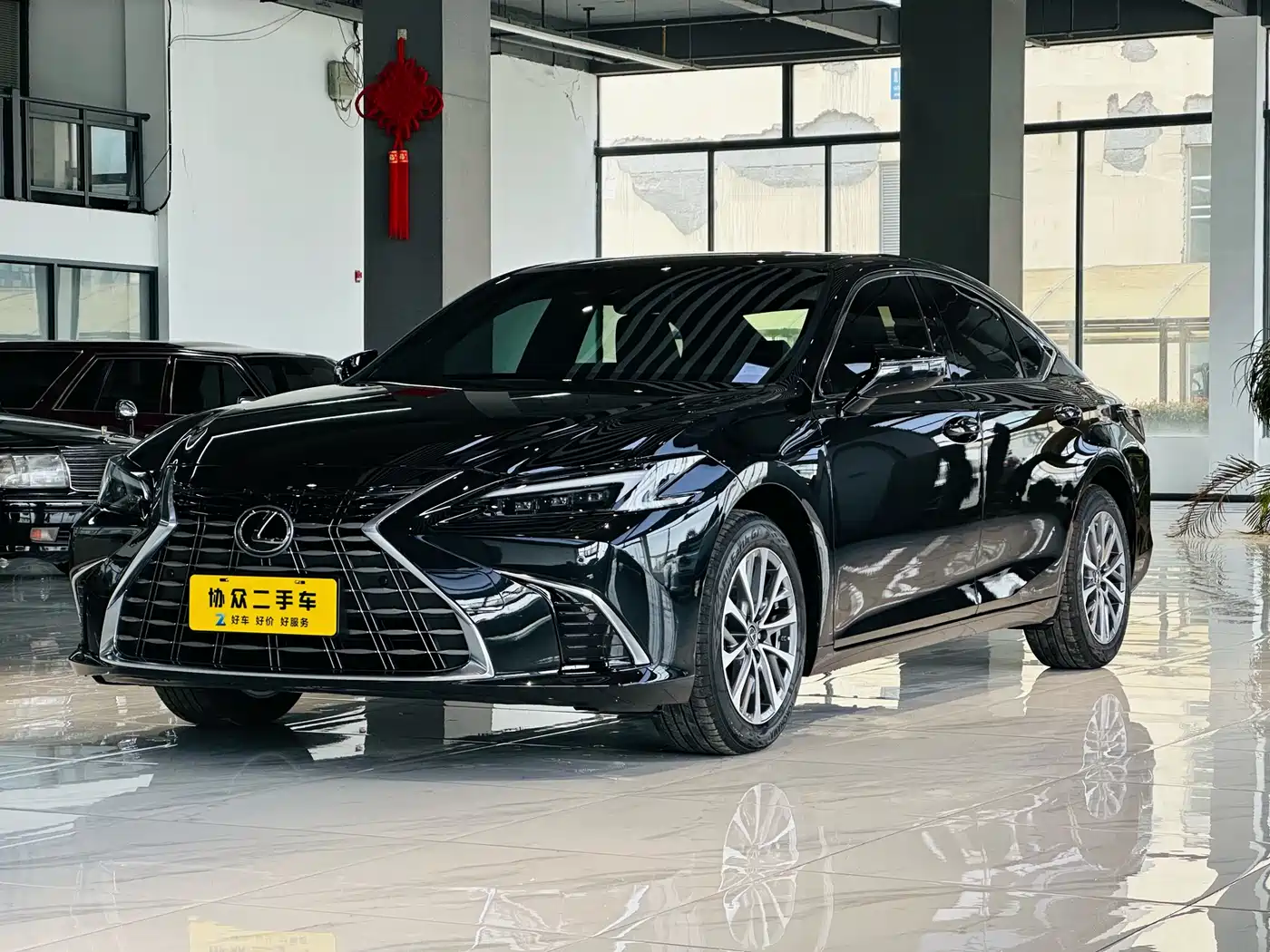 Lexus ES 2025 200 Ultimate Edition фото 2