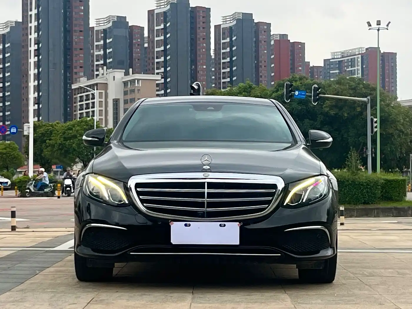 Mercedes-Benz E-Class 2016 E 300 L Sport Fashion Type фото 2