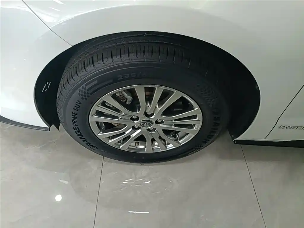 Toyota Sienna 2021 2.5L Hybrid Premium Edition фото 23