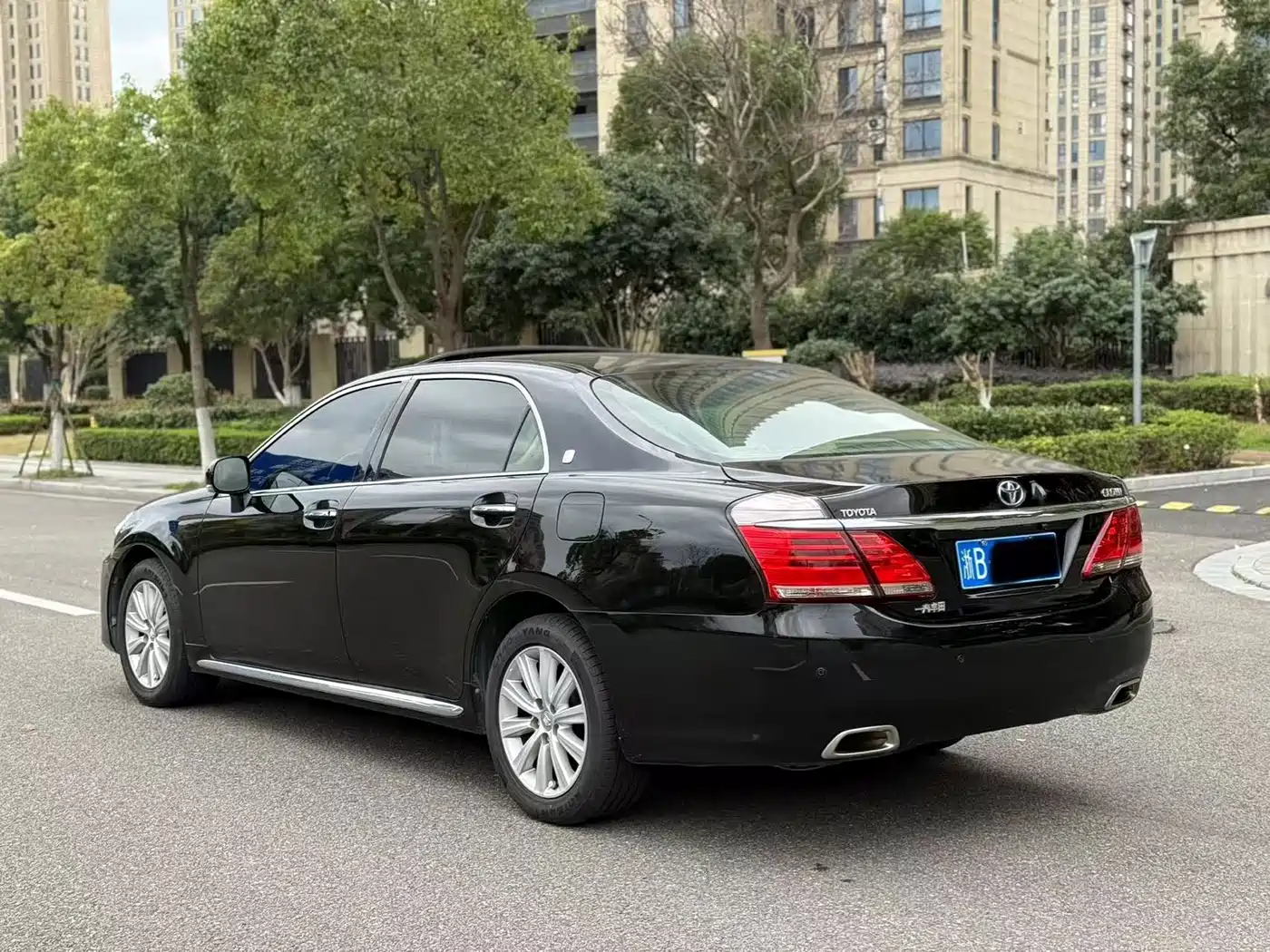 Toyota Crown 2012 2.5L Royal Leather Edition фото 10