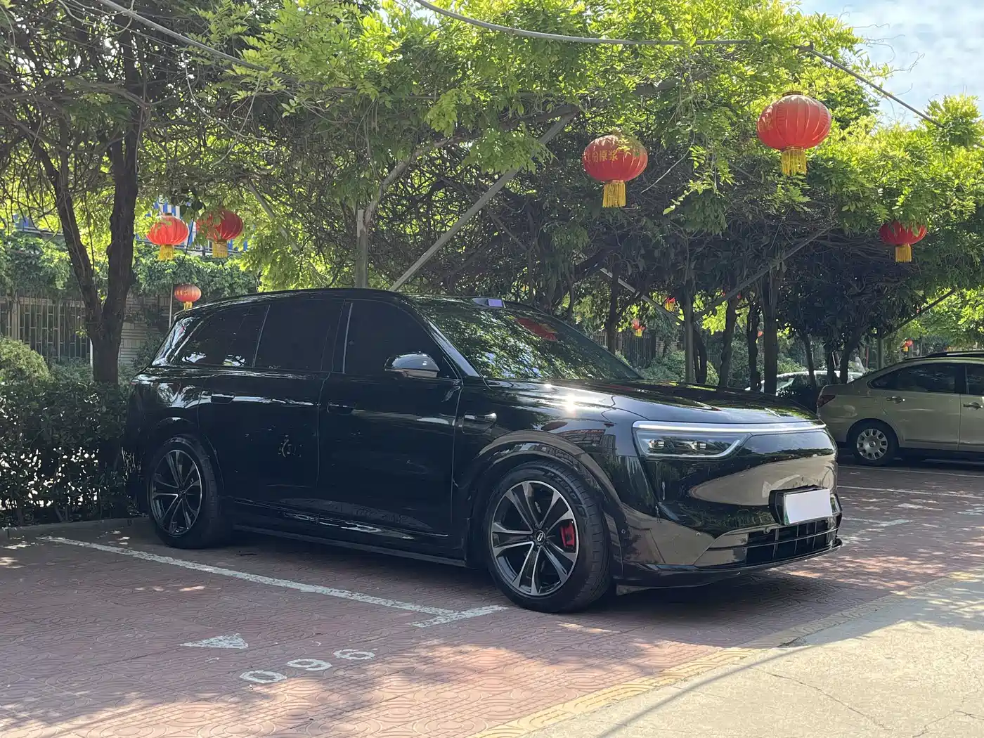 AITO Wenjie AITO M8 2025 Extended Range Ultra 53.4kWh 6-Seater фото 6