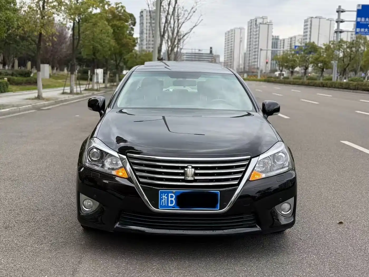 Toyota Crown 2012 2.5L Royal Leather Edition фото 2