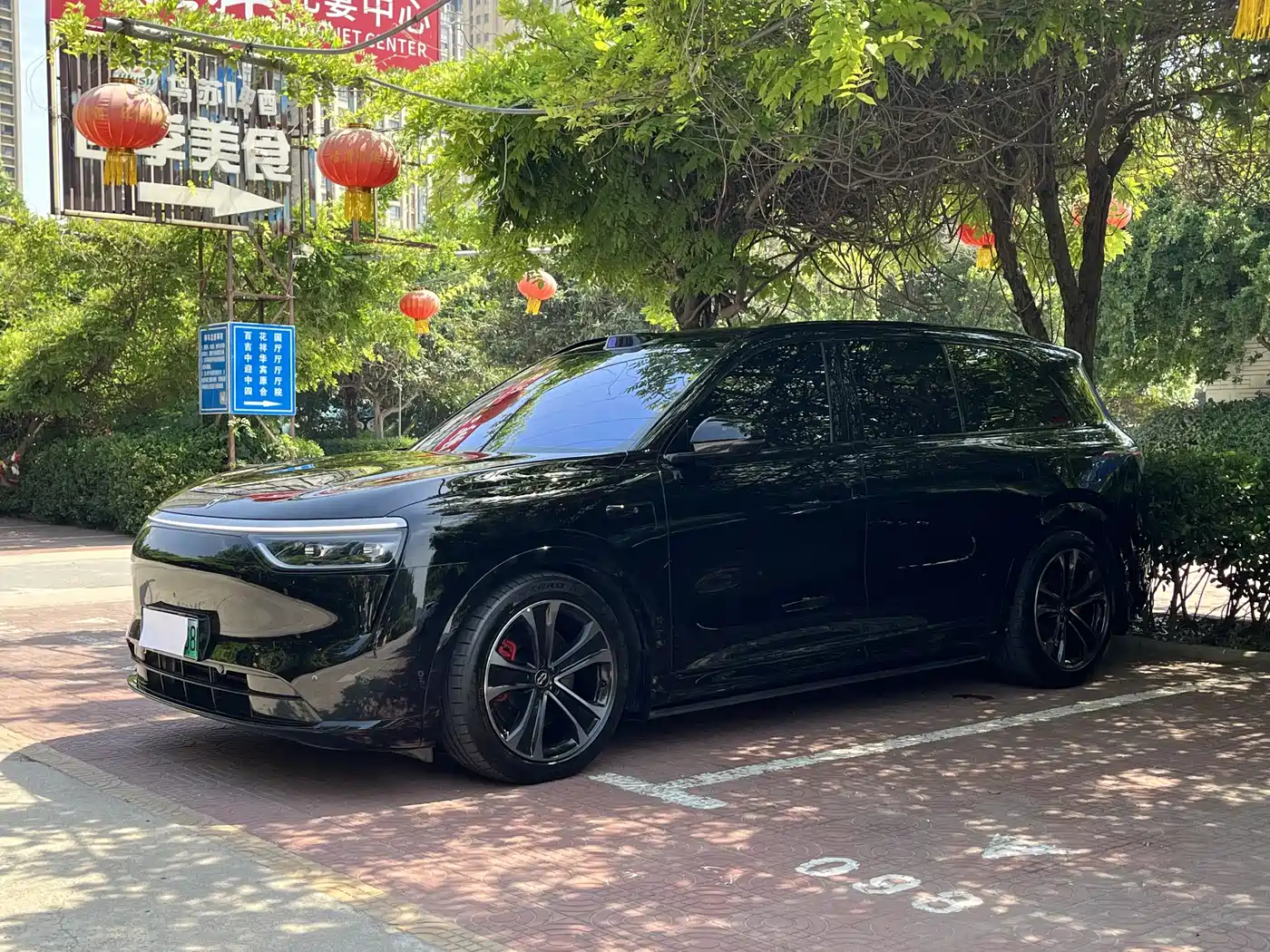 AITO Wenjie AITO M8 2025 Extended Range Ultra 53.4kWh 6-Seater фото 4