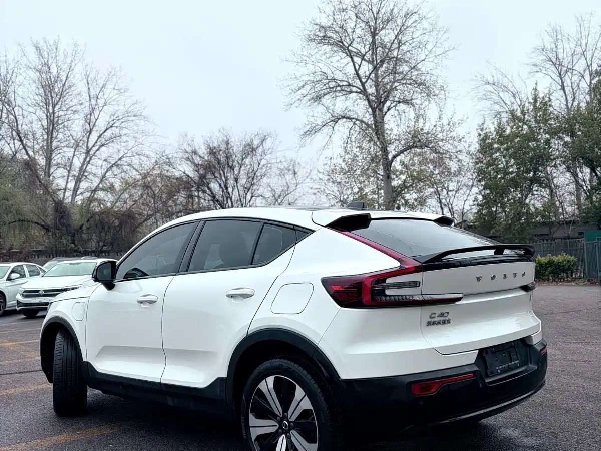 VOLVO C40