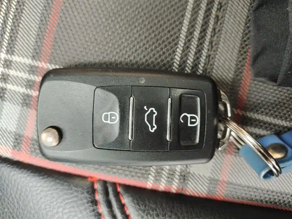 Volkswagen Polo 2016 1.4L Automatic Trend фото 9