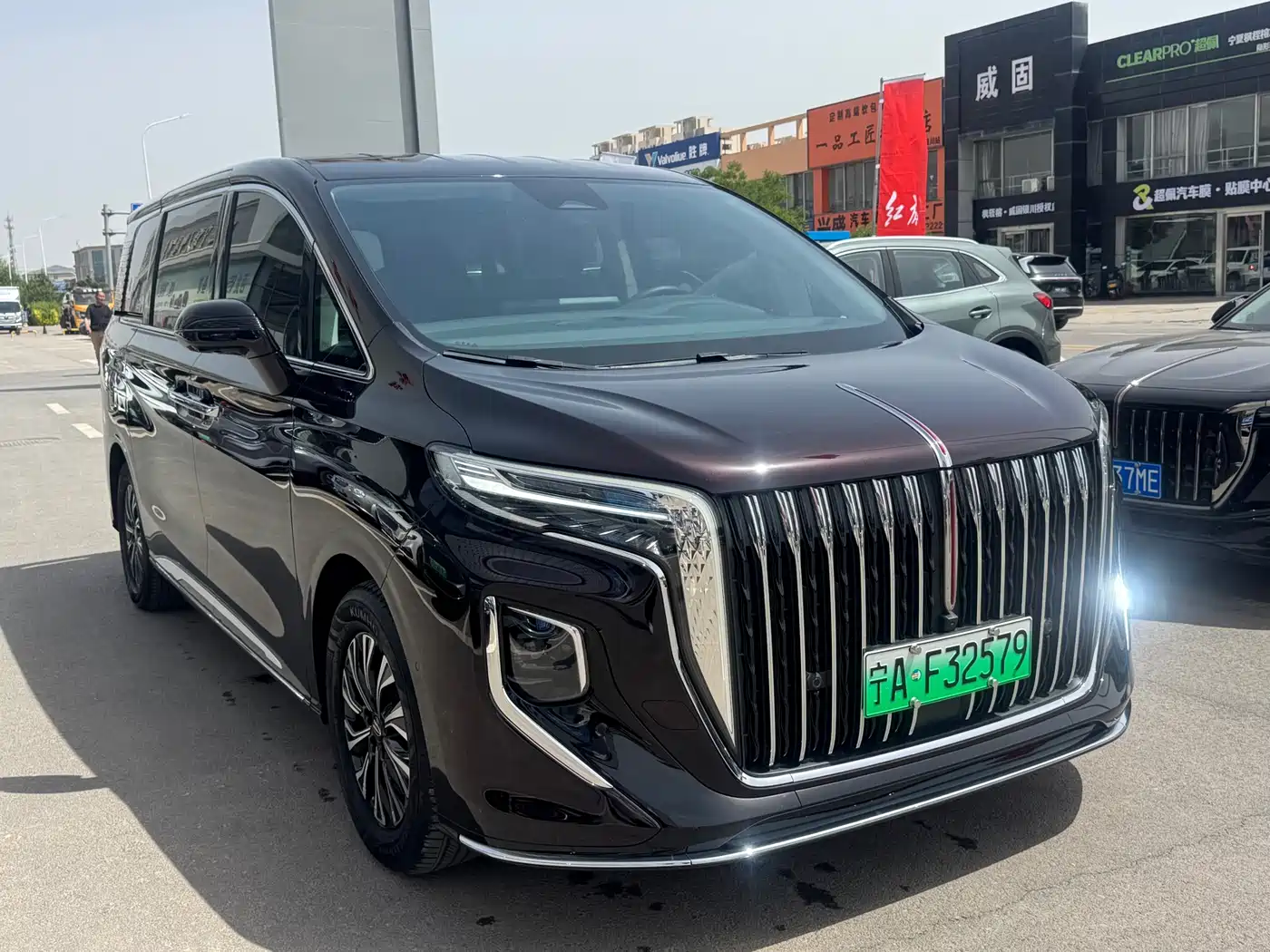 Hongqi HQ9 PHEV 2024 Model 2.0T AWD Luxury Edition фото 3