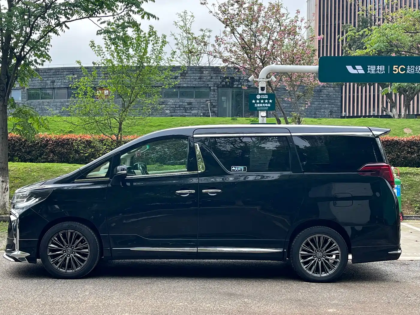 Toyota Alphard 2011 3.5L Luxury Edition фото 4