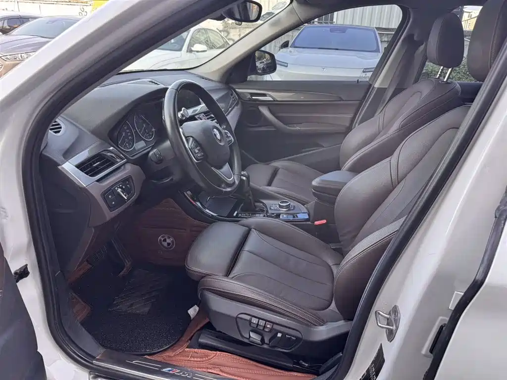 BMW X1 2018 xDrive20Li Premium Model фото 9