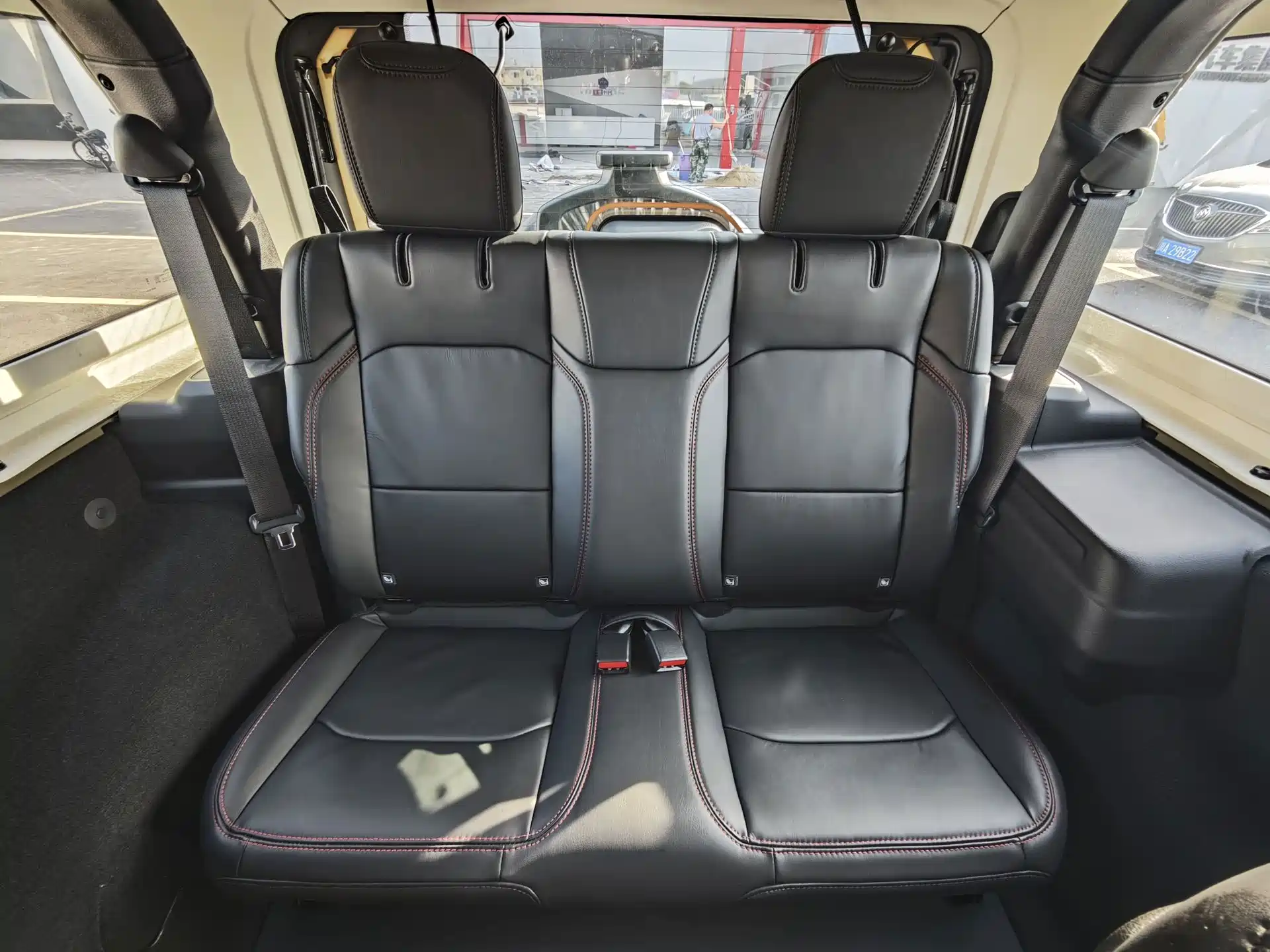Photo 11 - Jeep Wrangler