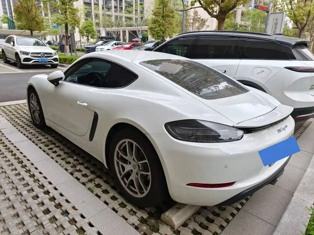 PORSCHE 718