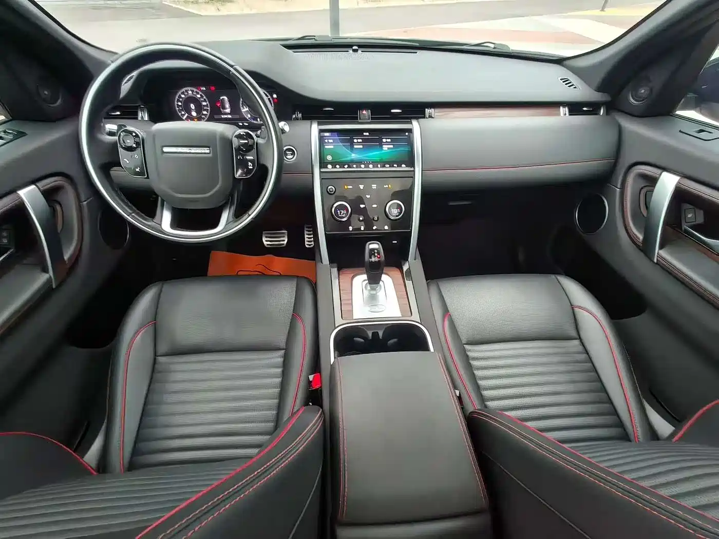 Land Rover Discovery Sport 2022 Model Facelift 249PS R-Dynamic S Performance Edition 5-seater фото 4
