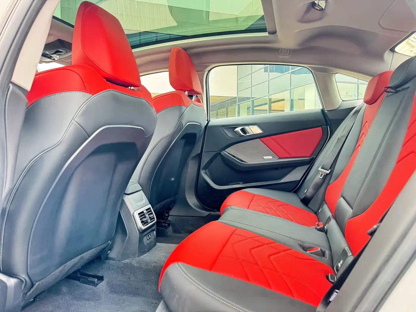 BMW 2 Series 2025 225L M Sport Package фото 9