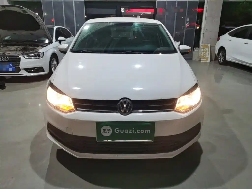 Volkswagen Polo 2016 1.4L Automatic Trend фото 3