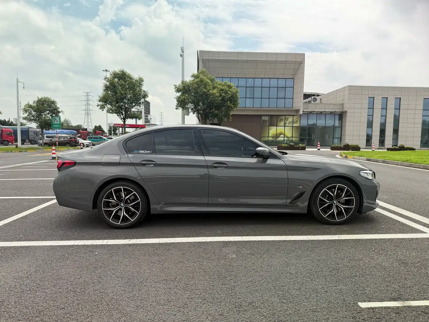 Photo 3 - BMW 5 Series (Import)