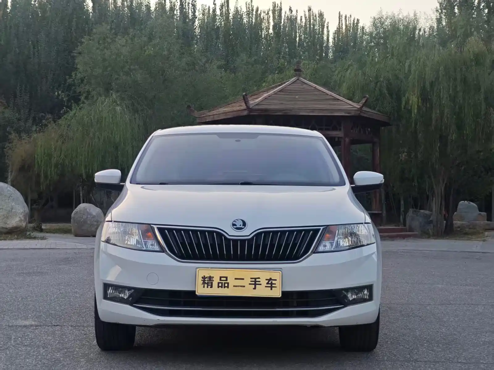 Photo 2 - Škoda Rapid