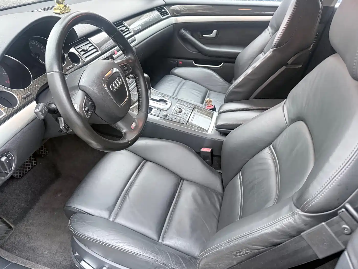 Audi S8 2010 2009 Audi S8 5.2 FSI quattro