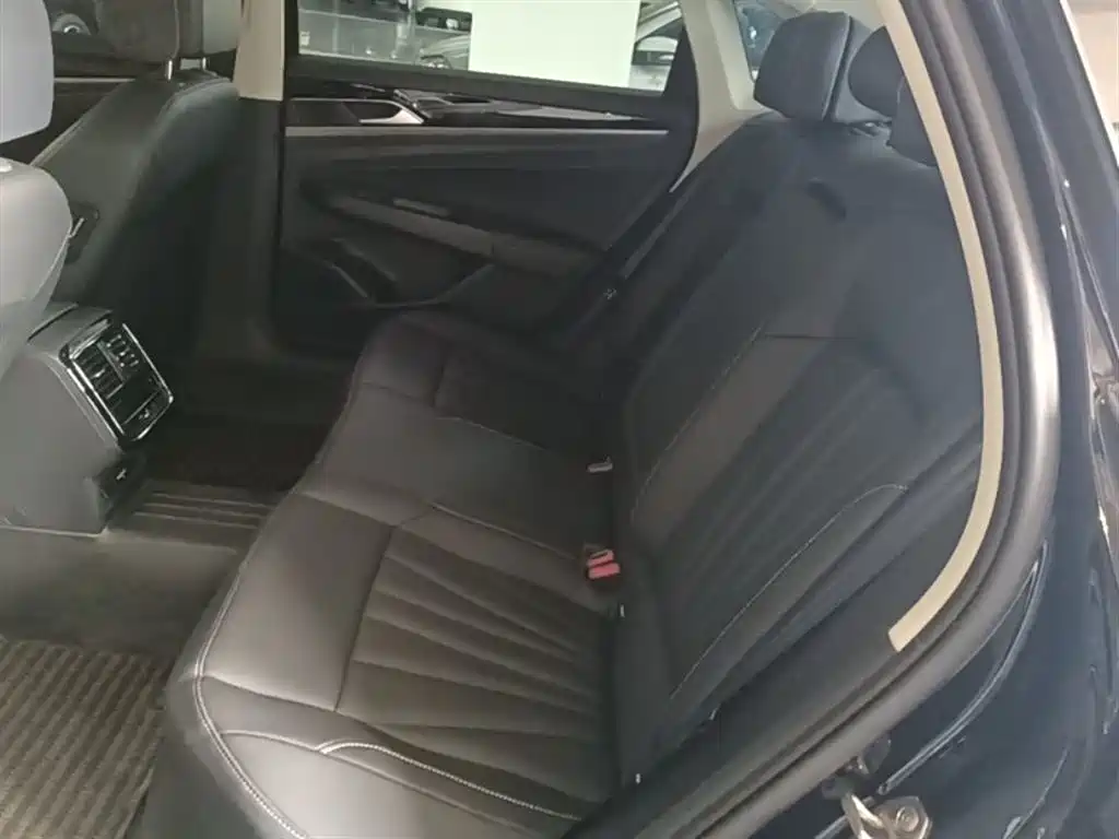 Volkswagen Passat 2026 Outstanding Edition 330TSI Elite Version фото 17