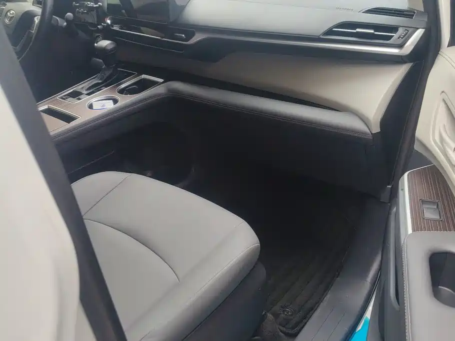 Toyota Granvia 2025 2024 2.5L Hybrid Comfort