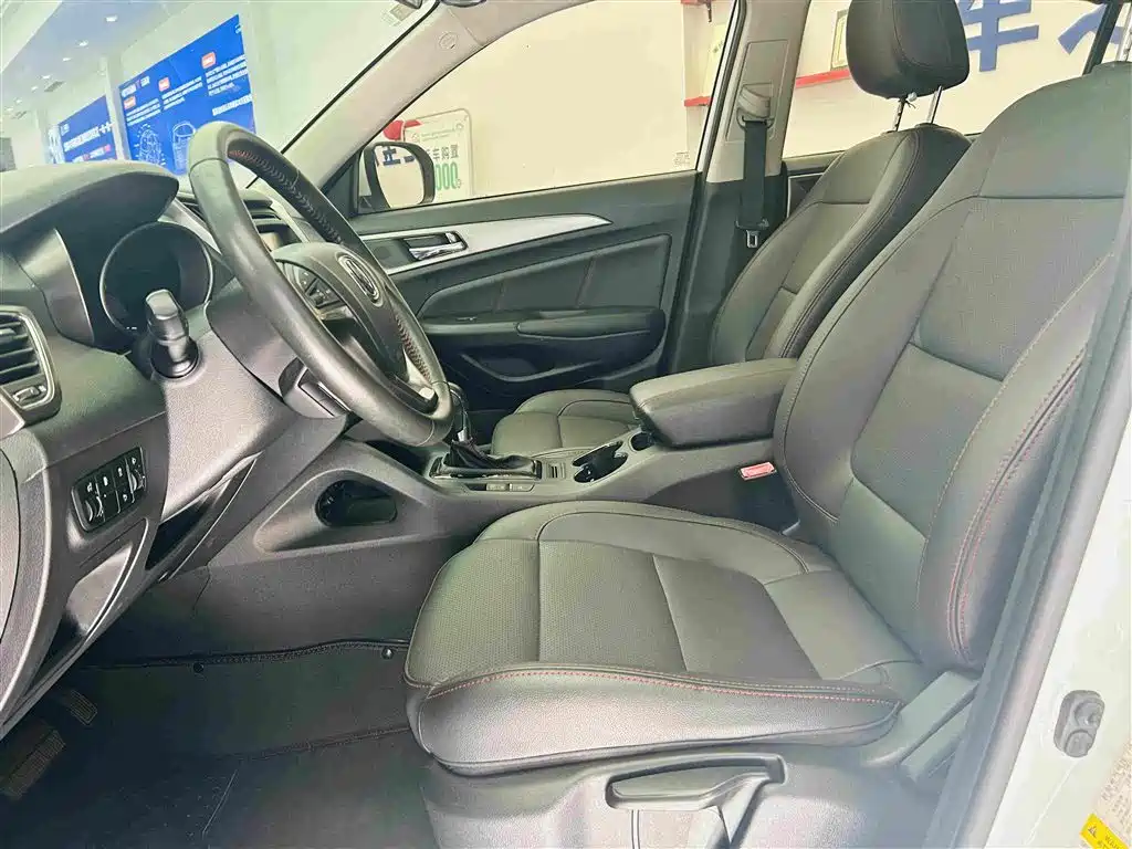 Фото 20 - Changan CS75