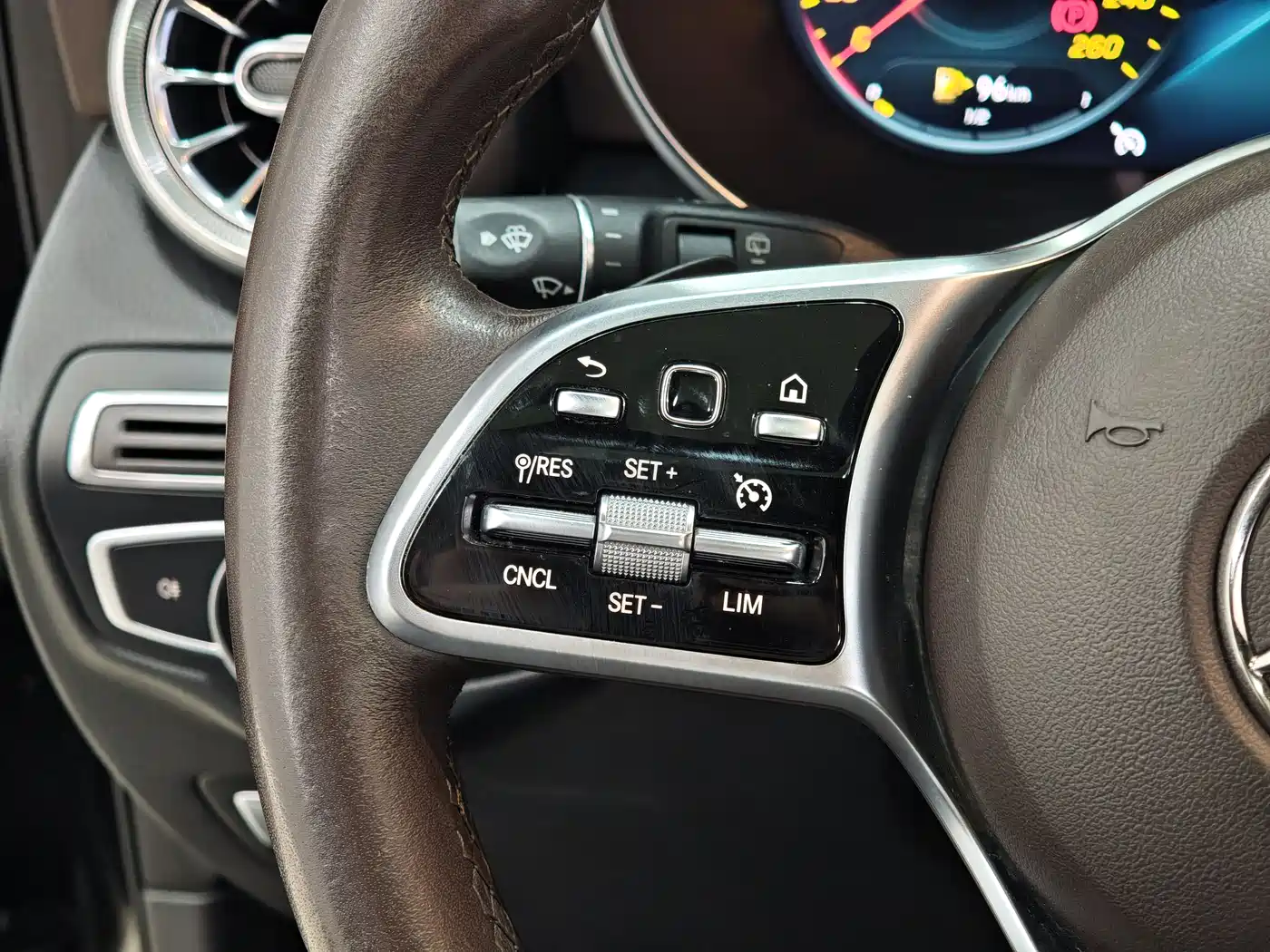 Mercedes-Benz GLC 2022 Model GLC 300 L 4MATIC Dynamic Edition фото 17