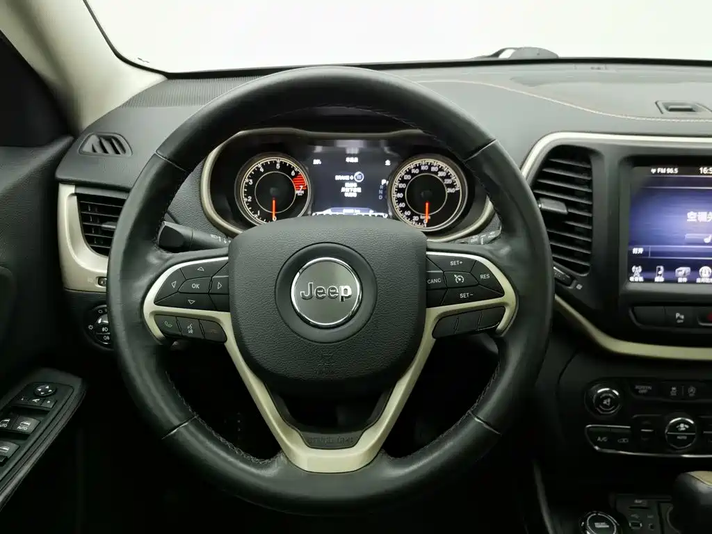 Фото 11 - Jeep Cherokee