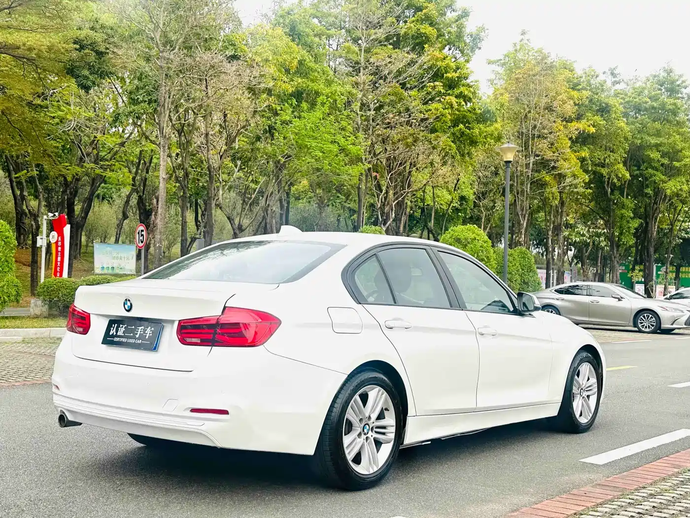 BMW 3 Series 2017 318i Fashion фото 5